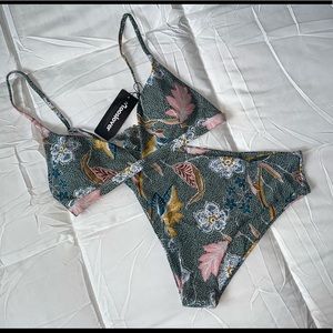 COPY - NWT High-waisted Two-piece Bathing Suit in Tropical Print. Size Medium